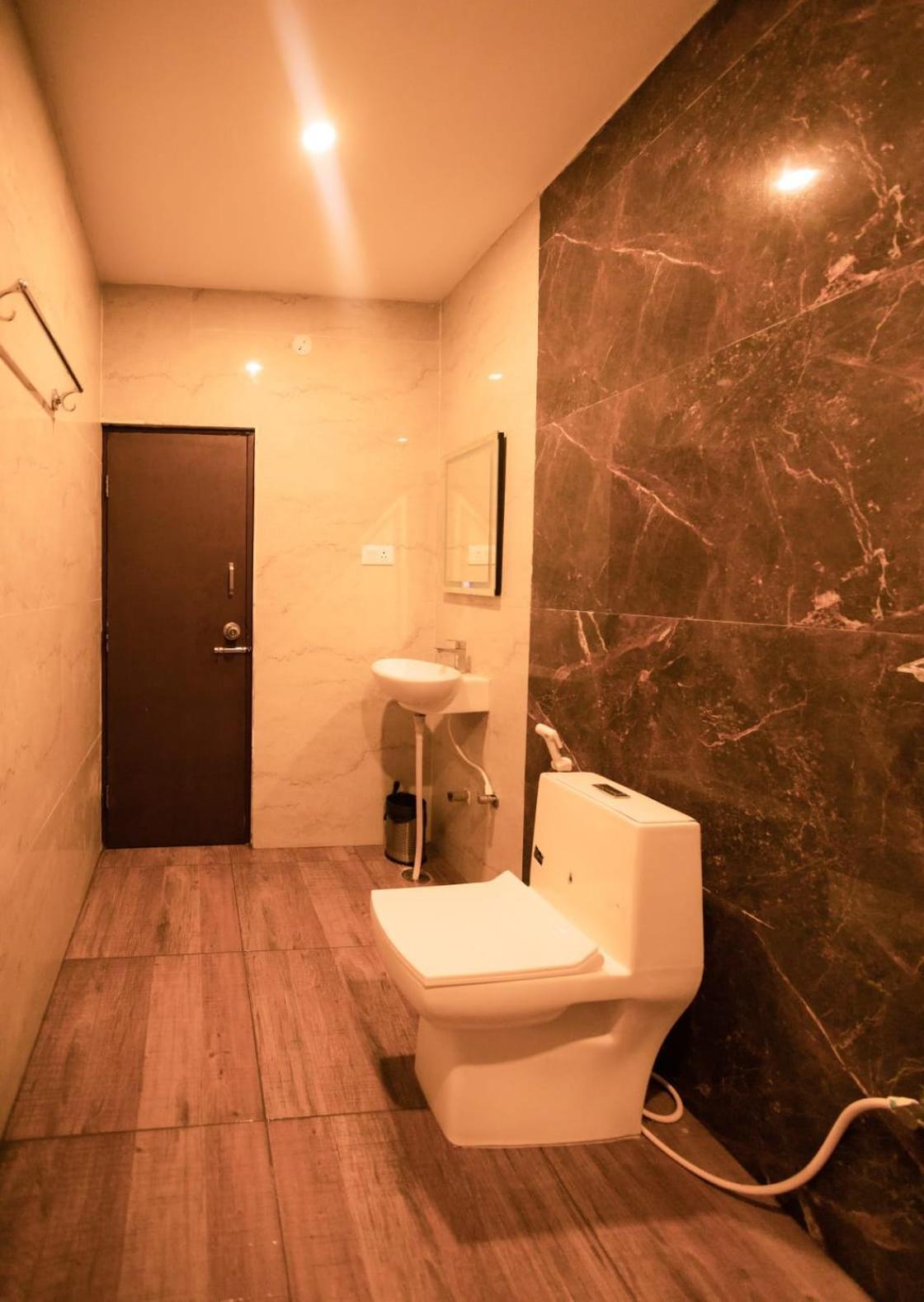 Beestay Hotels Elite Park Тирупати Стая снимка